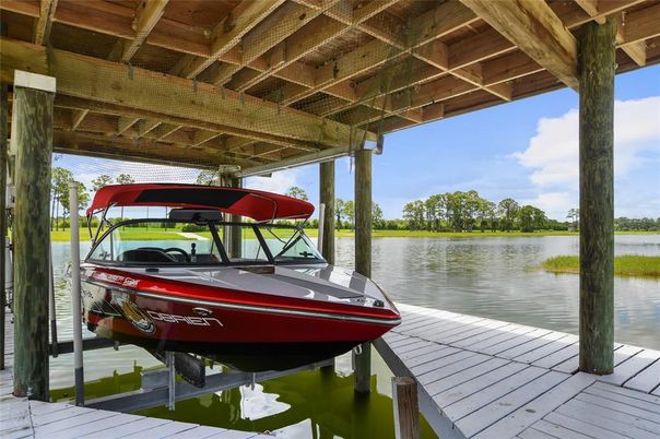 Exterior, Lake