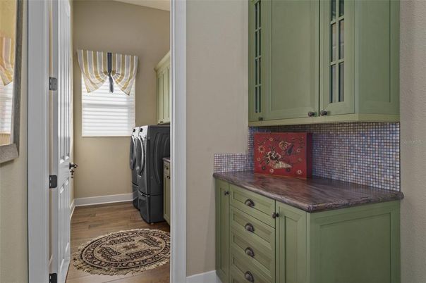 Interior, Washer, Wood Texture Flooring