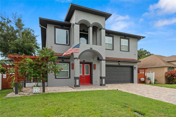 Attached, Backyard, Exterior, Facade, Modern
