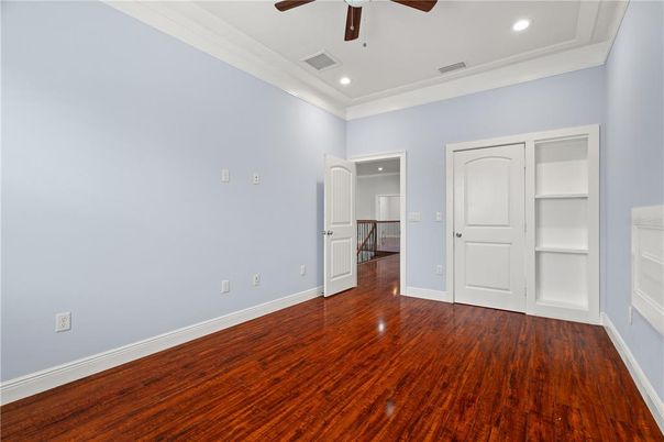 Empty room, Interior, Recessed Lighting, Wood Texture Flooring