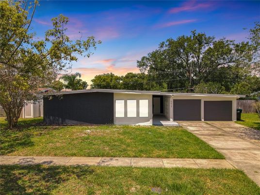 Attached, Exterior, Facade, Ranch