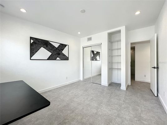 Empty room, Interior, Recessed Lighting