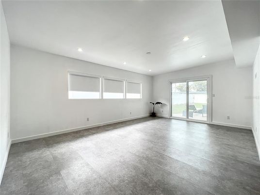 Empty room, Interior, Recessed Lighting