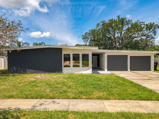 Attached, Exterior, Facade, Ranch