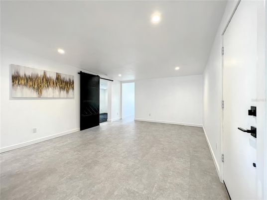 Empty room, Interior, Recessed Lighting