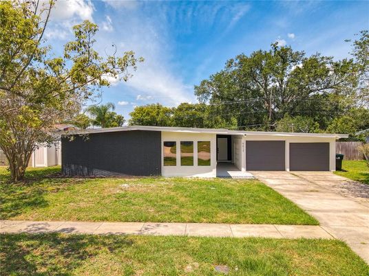 Attached, Exterior, Facade, Ranch