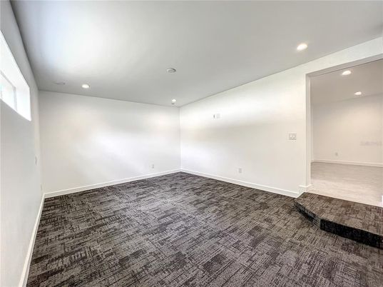 Empty room, Interior, Recessed Lighting