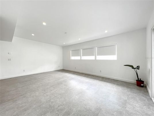 Empty room, Interior, Recessed Lighting