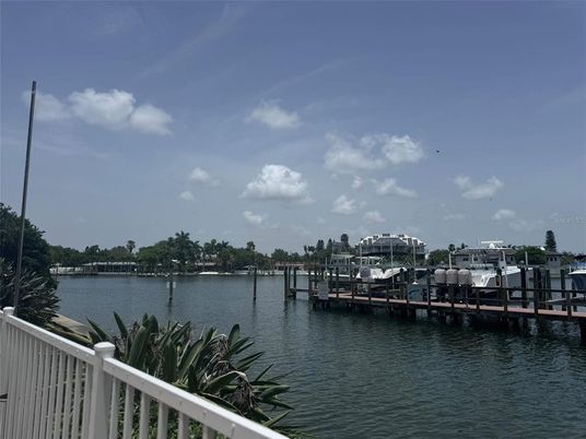 Exterior, Lake