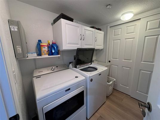 Interior, Washer, Wood Texture Flooring