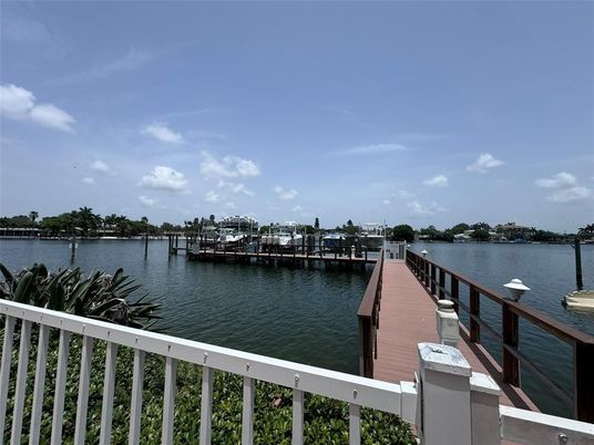 Exterior, Lake