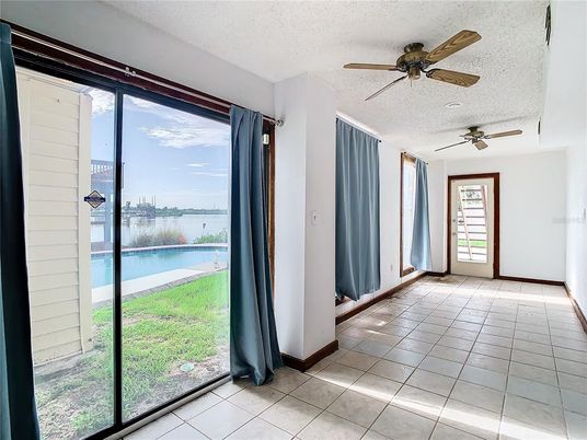 Empty room, Interior, Water