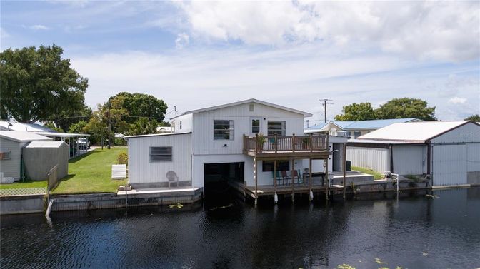 Exterior, Lake