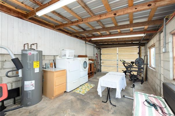 Garage, Interior, Washer, Wooden Beams