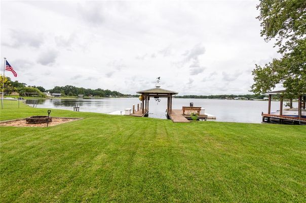Exterior, Lake