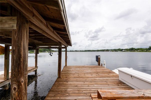 Exterior, Lake