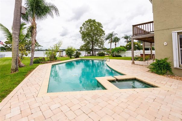 Exterior, Pool