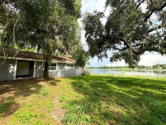 Exterior, Lake