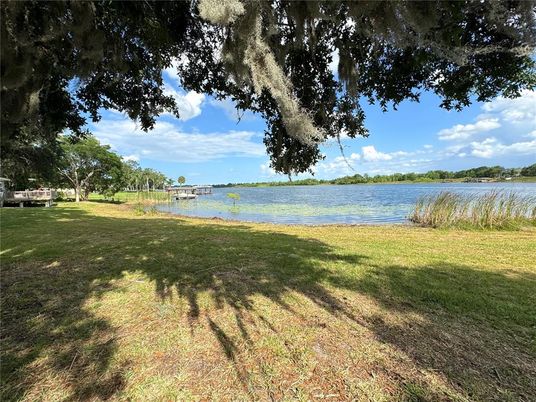 Exterior, Lake