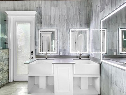 Bathroom, Dual Sink Vanities, Interior