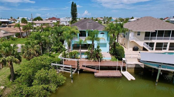 Exterior, Lake