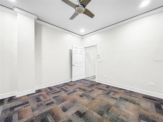 Empty room, Interior, Recessed Lighting