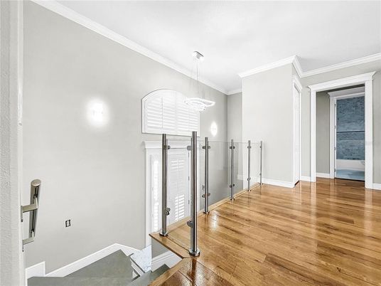 Interior, Pendant Lights, Wood Texture Flooring