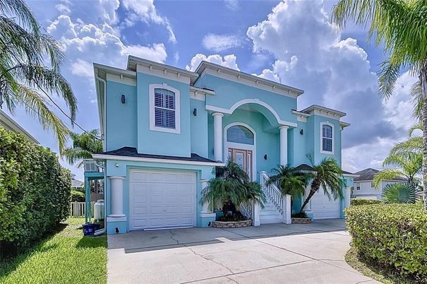 Attached, Exterior, Facade, Mediterranean