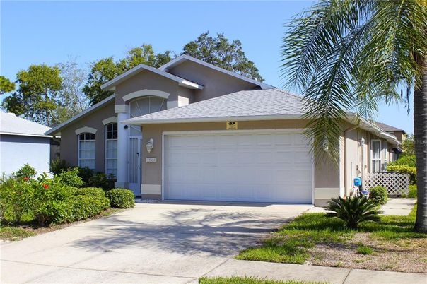 Attached, Exterior, Facade, American Craftsman