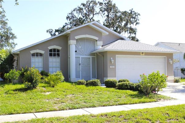 Attached, Exterior, Facade, Ranch