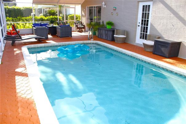 Exterior, Interior, Pool