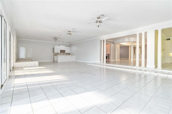 Empty room, Interior, Recessed Lighting