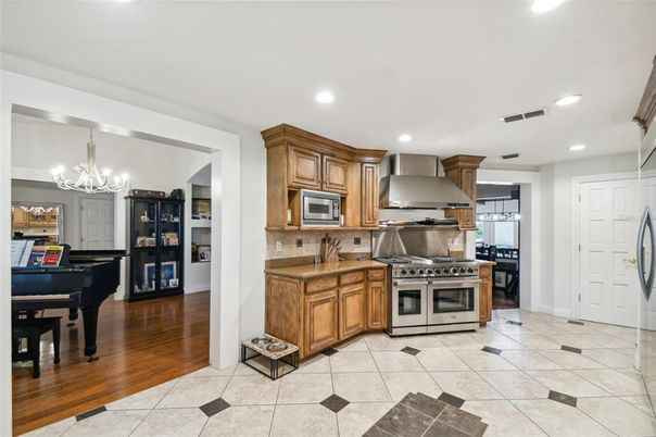 Chandelier, Interior, Kitchen, Piano, Recessed Lighting, Stainless Steel Appliances, Wood Texture Flooring