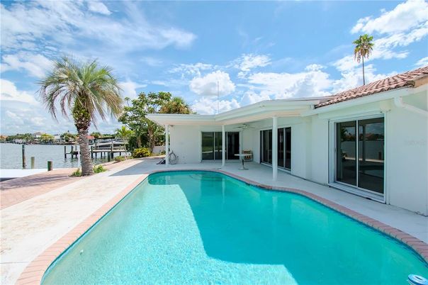 Exterior, Pool, Water