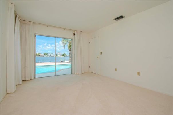 Empty room, Interior, Water