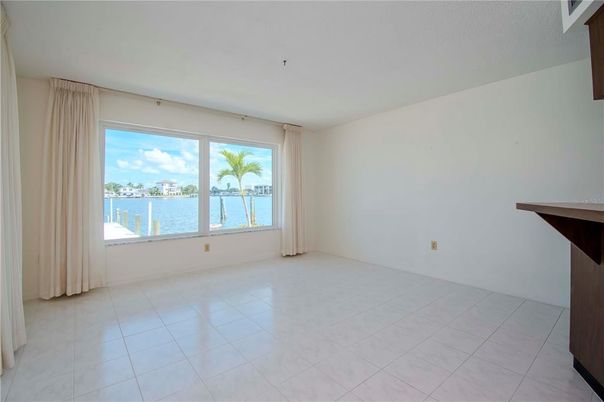 Empty room, Interior, Water