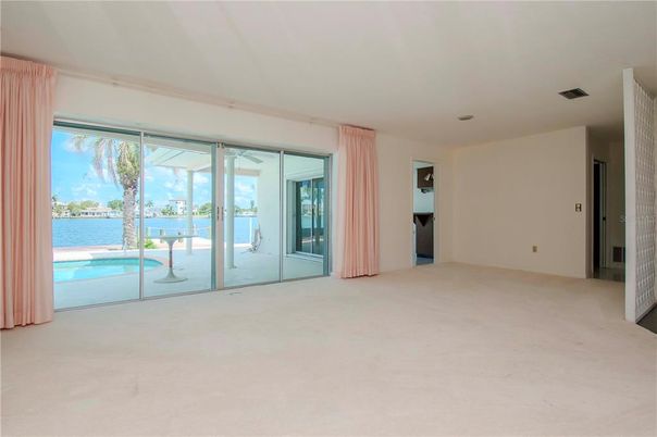 Empty room, Interior, Water