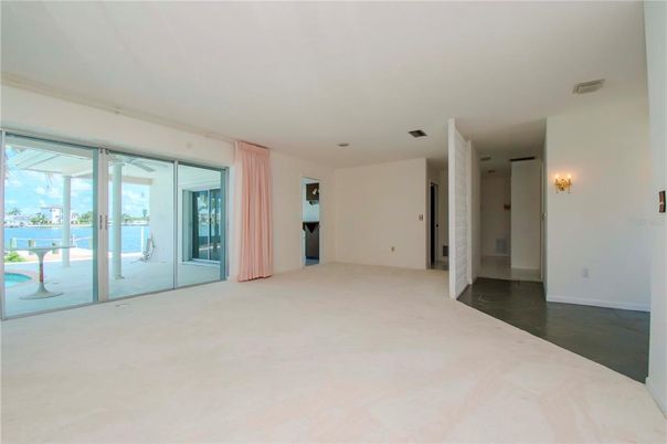 Empty room, Interior, Water