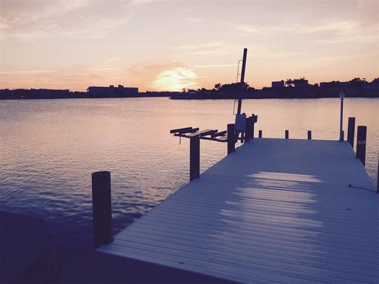 Exterior, Lake