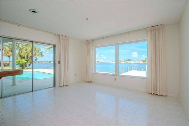 Empty room, Interior, Water