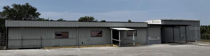 Exterior, Facade, Modern