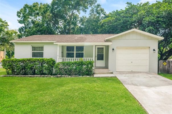 Attached, Exterior, Facade, Ranch