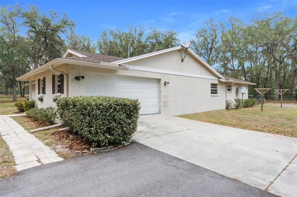 Attached, Exterior, Facade, Ranch
