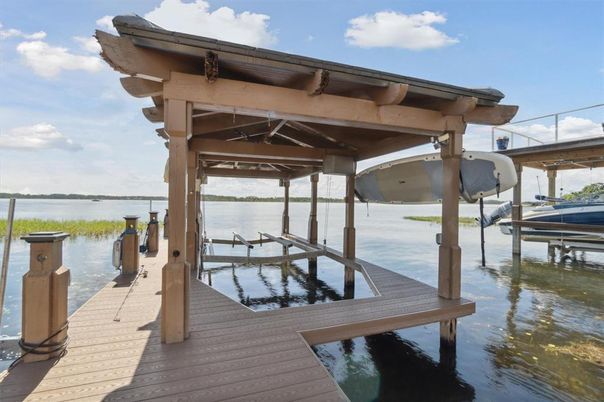 Exterior, Lake