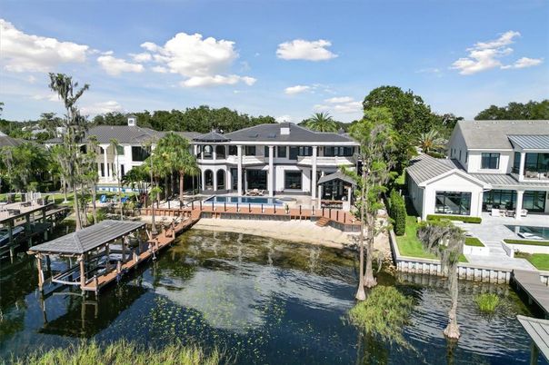 Exterior, Lake