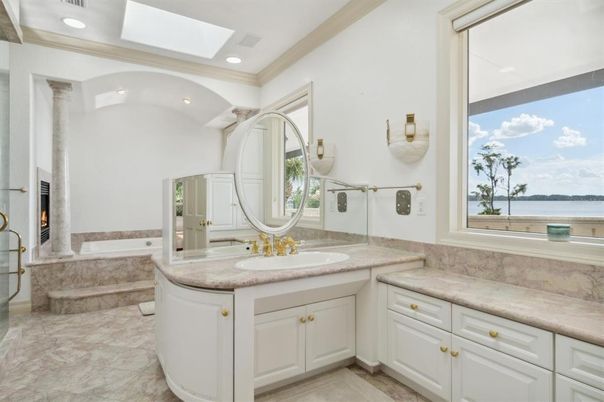 Bathroom, Dual Sink Vanities, Interior, Recessed Lighting, Water