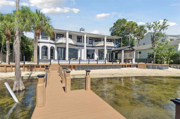 Exterior, Lake