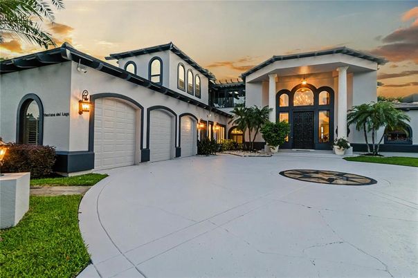 Attached, Exterior, Facade, Spanish Mediterranean