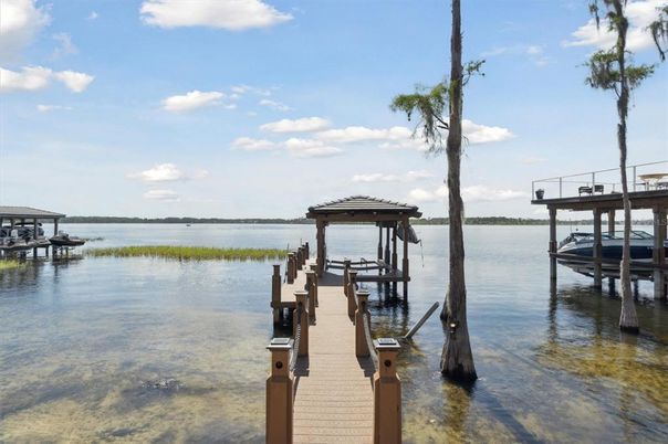 Exterior, Lake