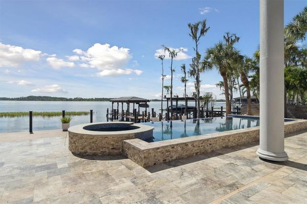 Exterior, Lake